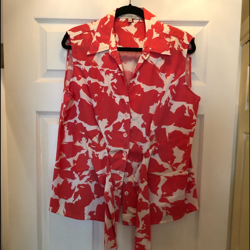 Floral sleeveless tie front blouse